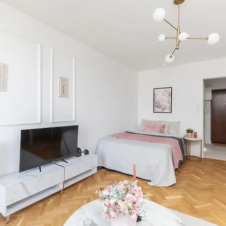 Superapart Dyminska 6 Varsó